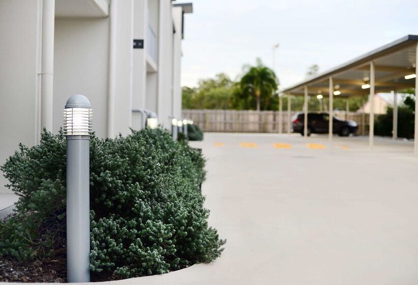 Oaks Middlemount Suites