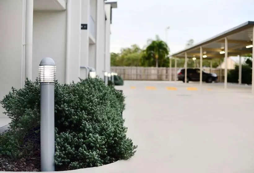 Oaks Middlemount Suites