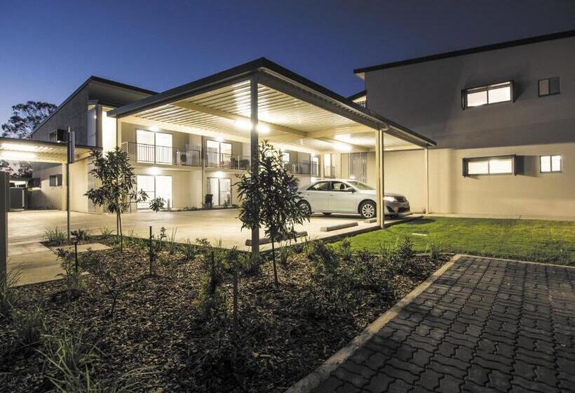 Oaks Middlemount Suites