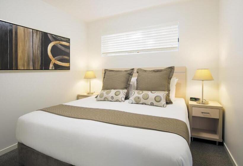 Oaks Middlemount Suites