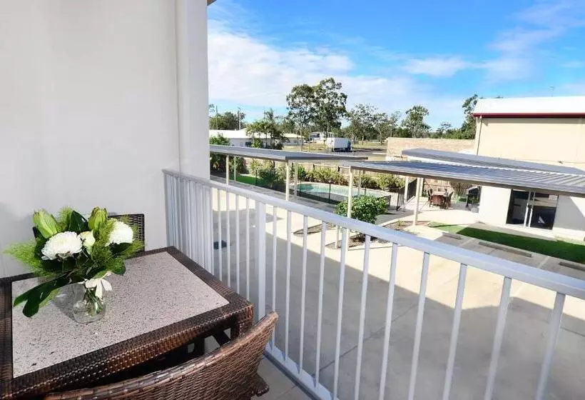 Oaks Middlemount Suites