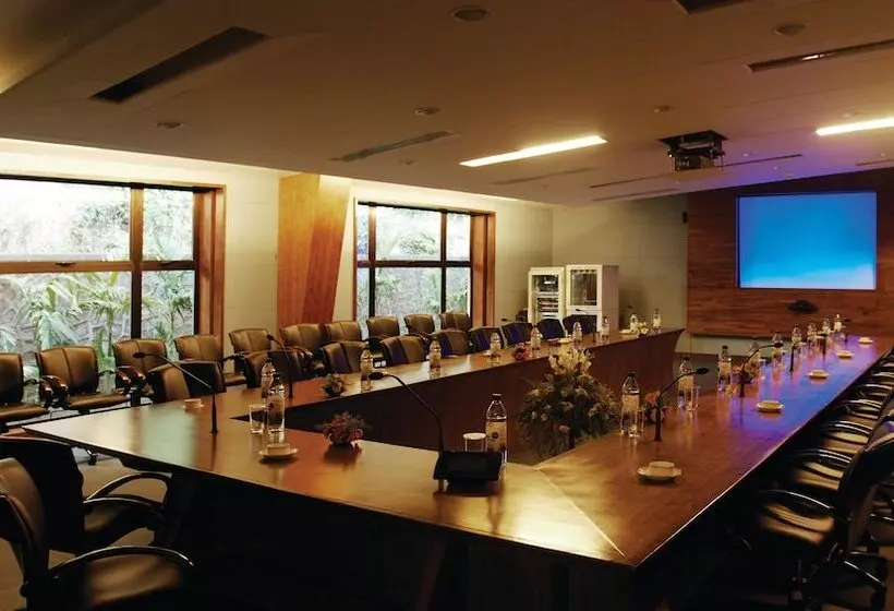 אתר נופש Aamby Valley City