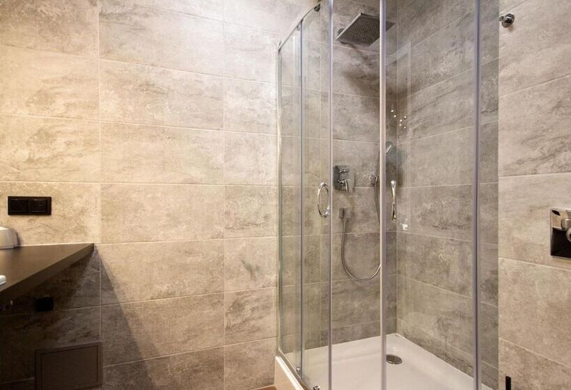 Amen Aparthotel Curie 8