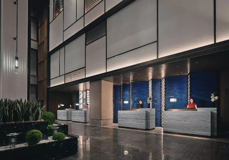 Hualuxe Kunshan Huaqiao, An Ihg Hotel   F1 Racing Preferred