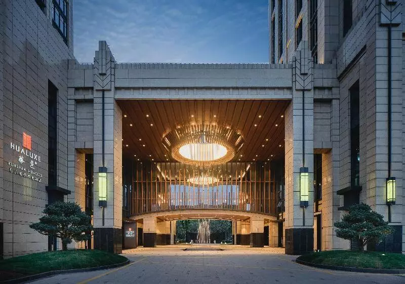 Hualuxe Kunshan Huaqiao, An Ihg Hotel   F1 Racing Preferred