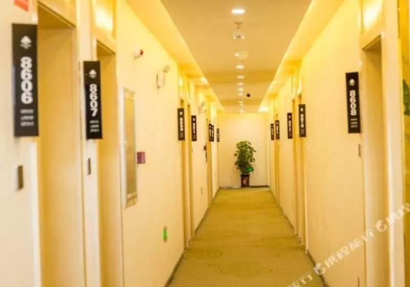 Hotelli Greentree Inn Shangrila City Bus Station