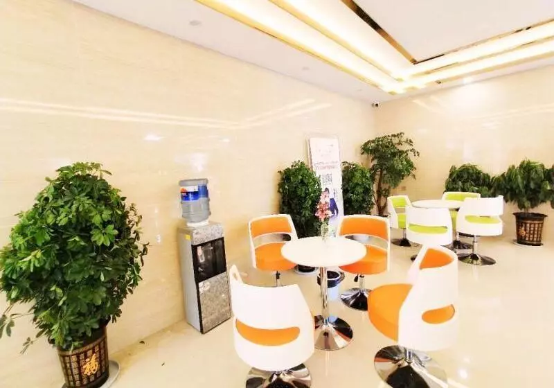 Hotelli Greentree Inn Shangrila City Bus Station