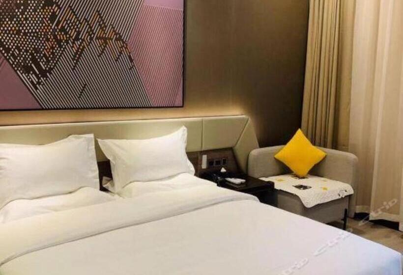 Iu Hotels· Wuhan Jianghan Road Metro Station