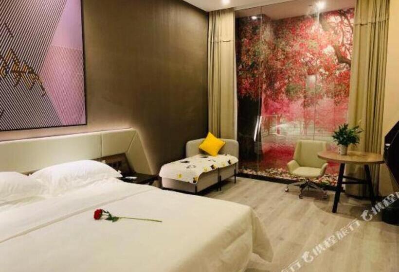 Iu Hotels· Wuhan Jianghan Road Metro Station