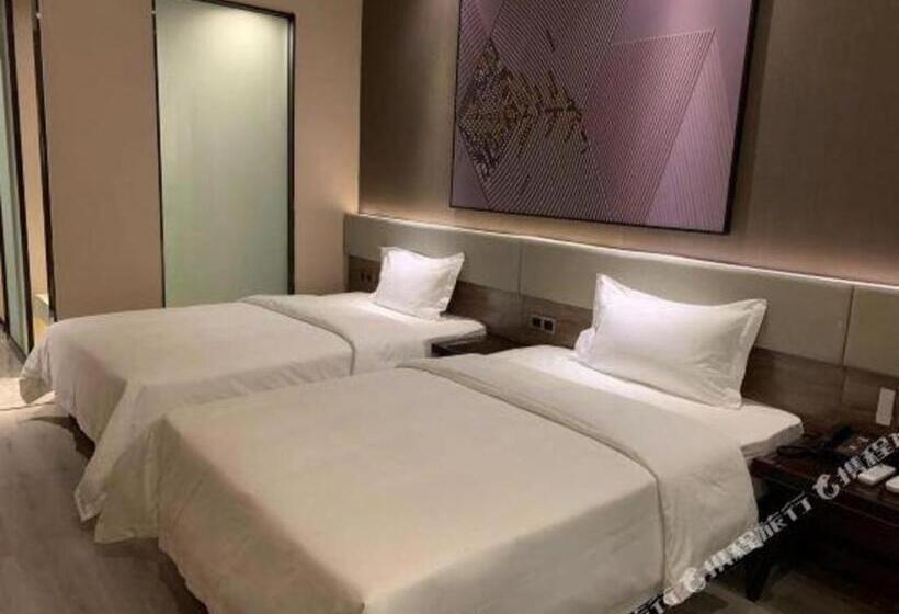 Iu Hotels· Wuhan Jianghan Road Metro Station