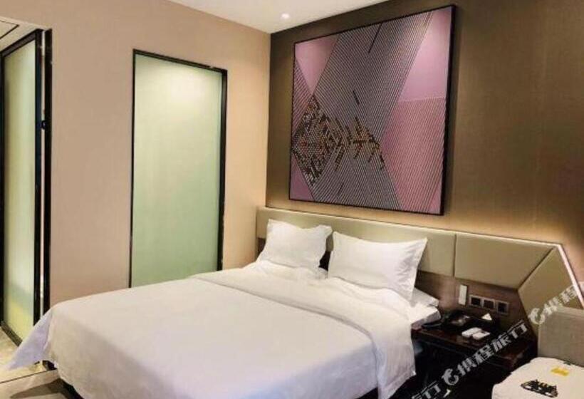 Iu Hotels· Wuhan Jianghan Road Metro Station