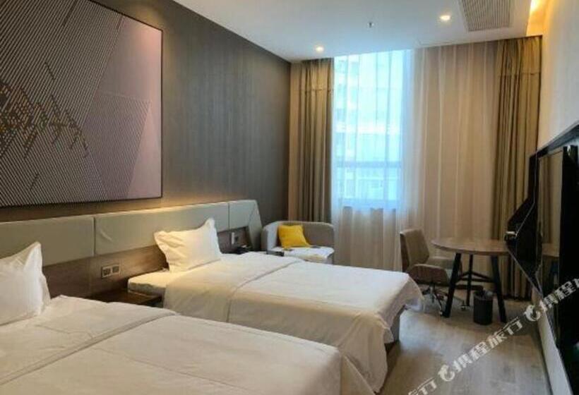 Iu Hotels· Wuhan Jianghan Road Metro Station