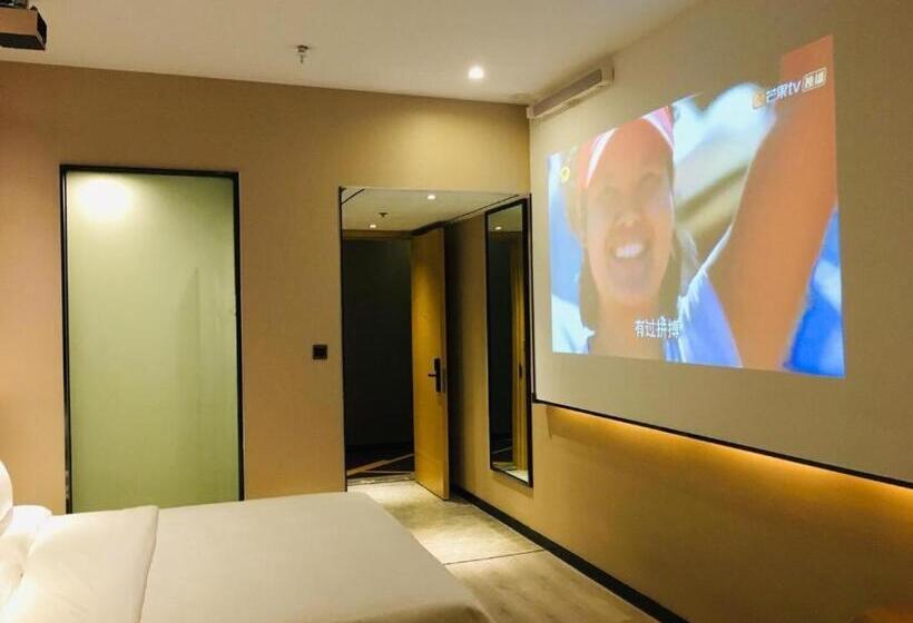 Iu Hotels· Wuhan Jianghan Road Metro Station