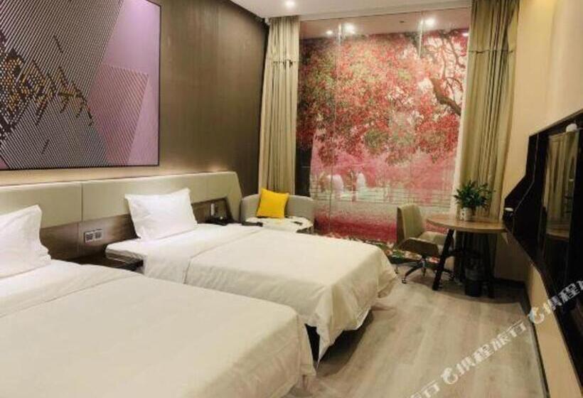 Iu Hotels· Wuhan Jianghan Road Metro Station