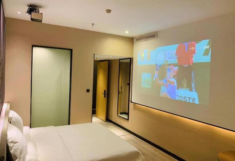 Iu Hotels· Wuhan Jianghan Road Metro Station