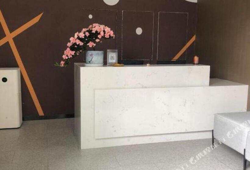 Iu Hotels· Wuhan Jianghan Road Metro Station