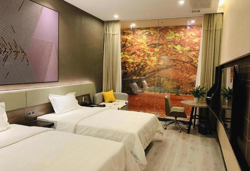 Iu Hotels· Wuhan Jianghan Road Metro Station