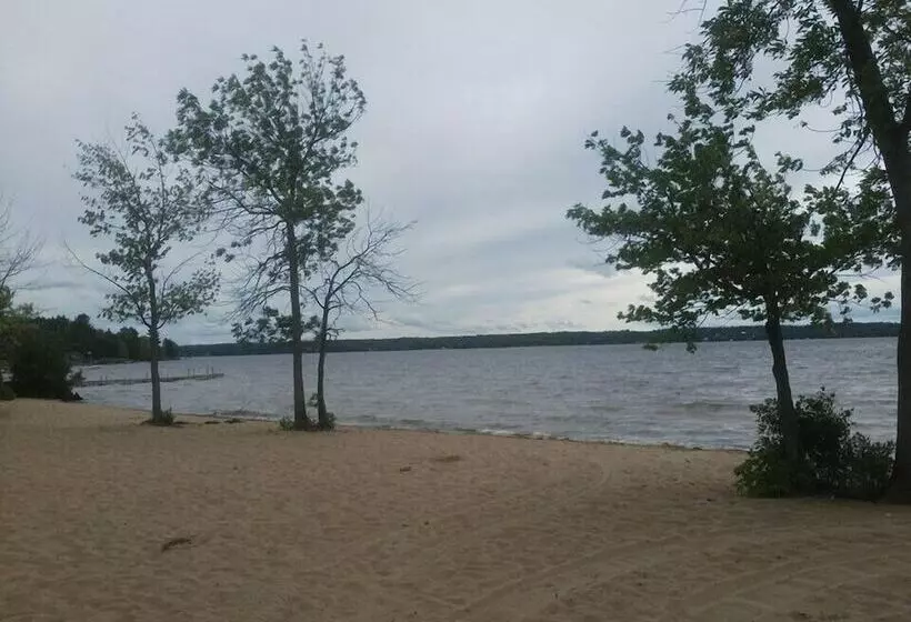 Retkeilymaja Pine Lodge