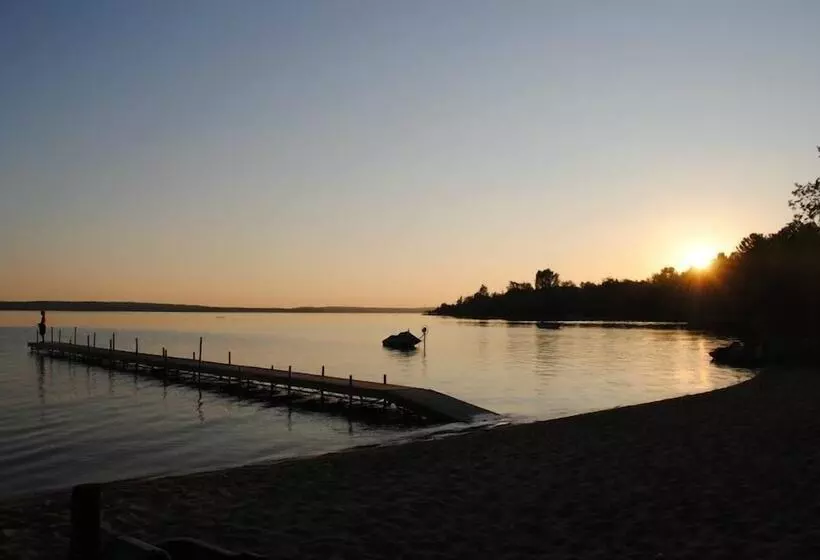 Retkeilymaja Pine Lodge