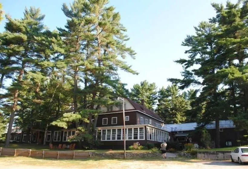 Retkeilymaja Pine Lodge