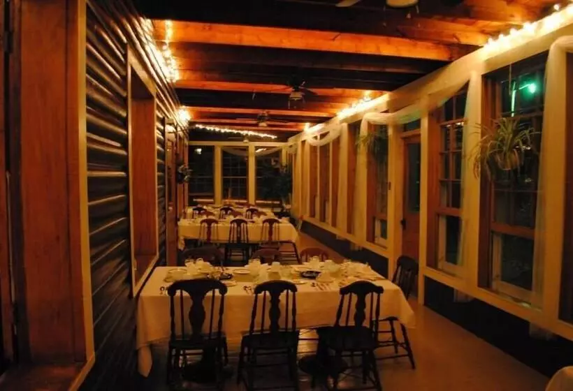 Retkeilymaja Pine Lodge