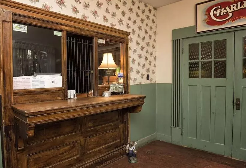 Retkeilymaja Pine Lodge