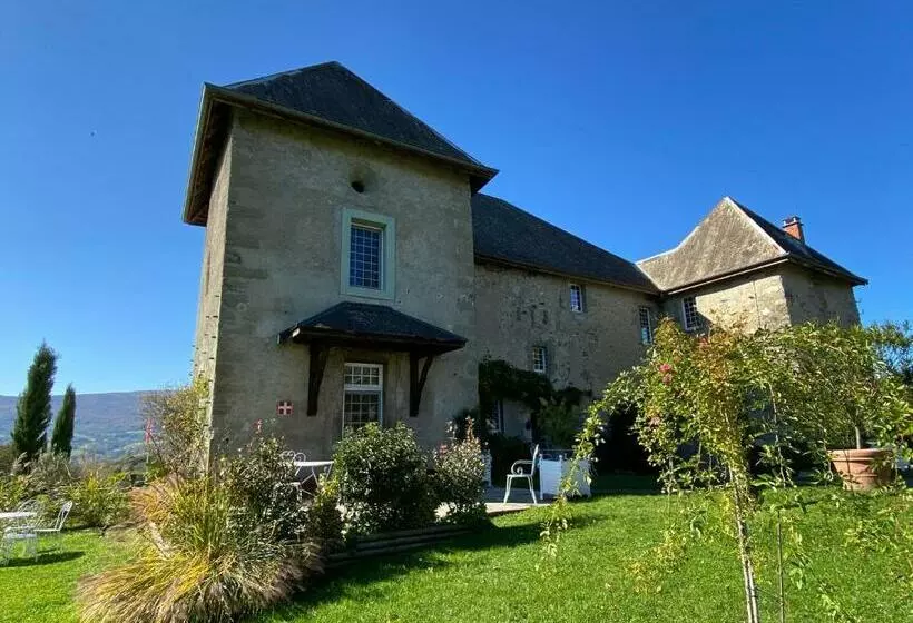 Aamiaismajoitus (B&B) Château De Morgenex