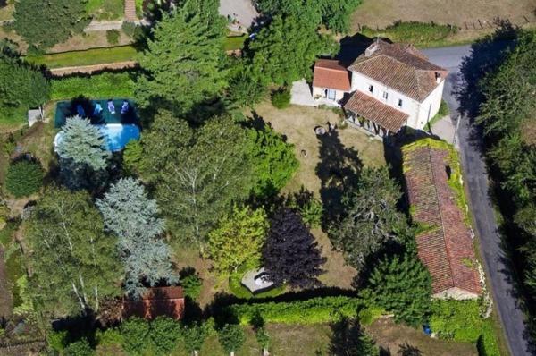 Bed and Breakfast L Oustal Chambres Et Tables D Hôtes