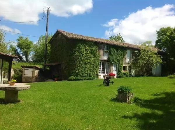 Aamiaismajoitus (B&B) L Oustal Chambres Et Tables D Hôtes