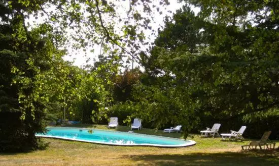 Aamiaismajoitus (B&B) L Oustal Chambres Et Tables D Hôtes