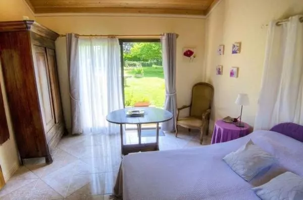 Aamiaismajoitus (B&B) L Oustal Chambres Et Tables D Hôtes