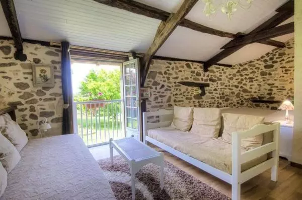 Aamiaismajoitus (B&B) L Oustal Chambres Et Tables D Hôtes