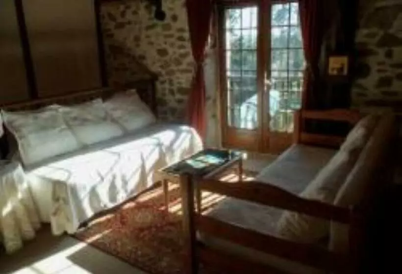 Aamiaismajoitus (B&B) L Oustal Chambres Et Tables D Hôtes