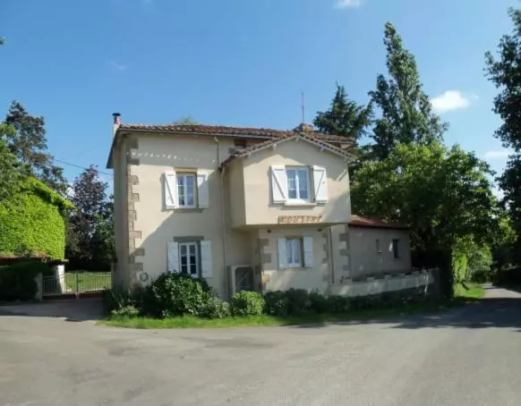 Aamiaismajoitus (B&B) L Oustal Chambres Et Tables D Hôtes