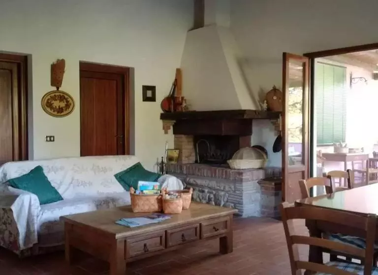 ホテル Agriturismo Campolungo