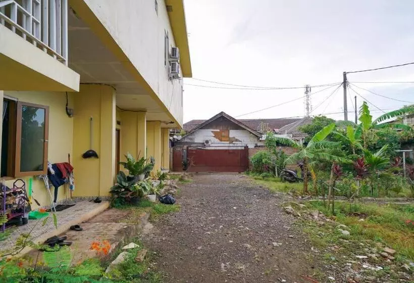 Hotelli Pekayon Garden House Syariah Redpartner