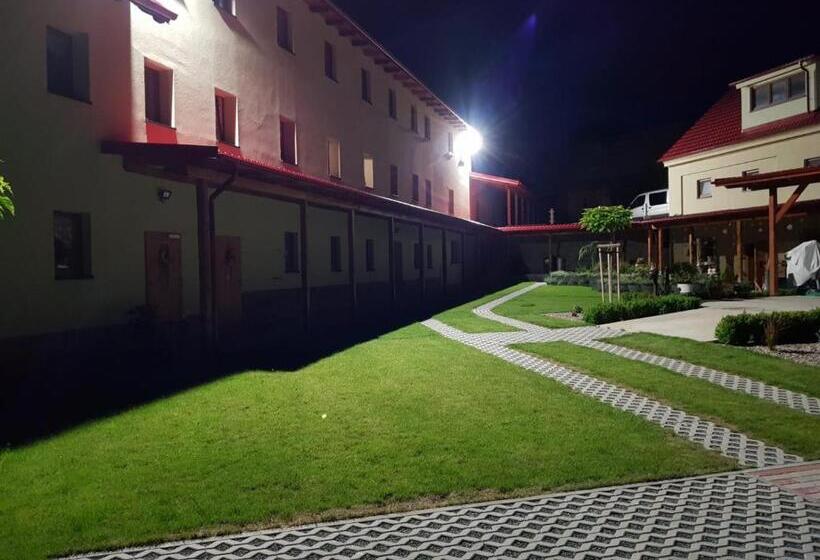 住宿加早餐 Bendovský Dvůr