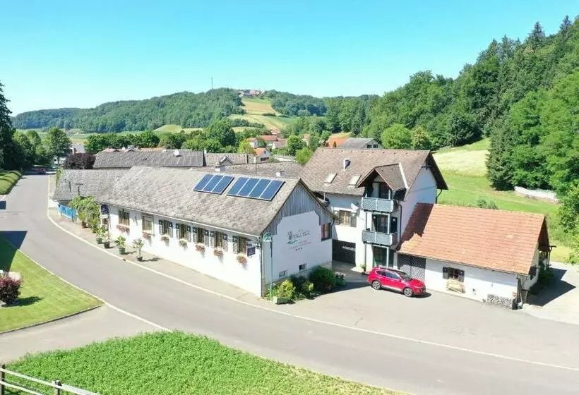 Hotelli Gasthof Zum Wallner