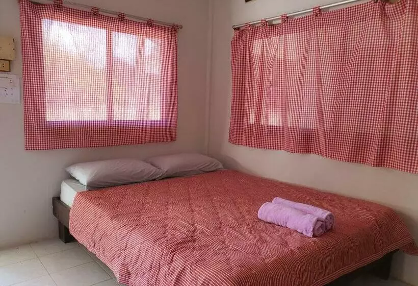 Hotelli Pineapple Resort