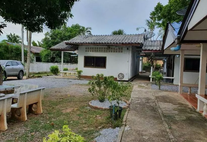 Hotelli Pineapple Resort