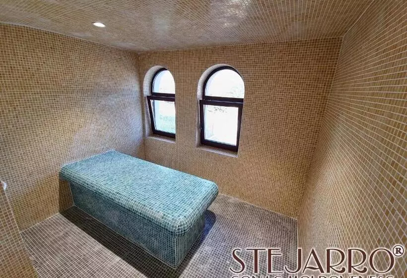 ホテル Stejarro Conac Moldovenesc