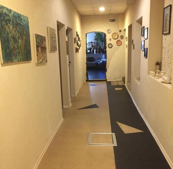 膳宿费 къща за гости спасителна