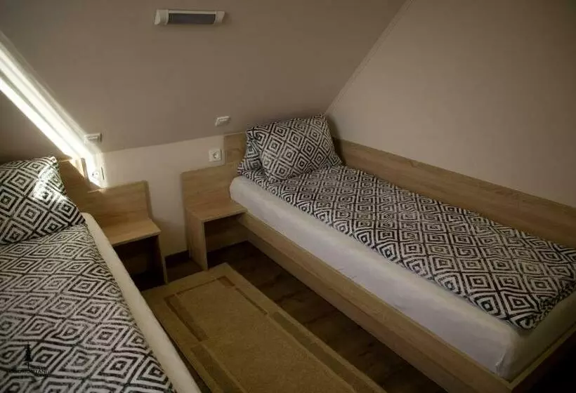 Majatalo Casa De Oaspeți Csomortáni Vendégház