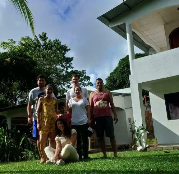 ペンション Hostal Y Restaurante Los Tecales