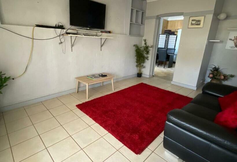 بنسيون J S Hardware & Gifts