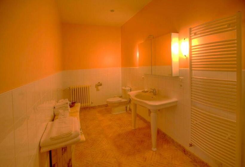 بنسيون Le Château D Hauterives