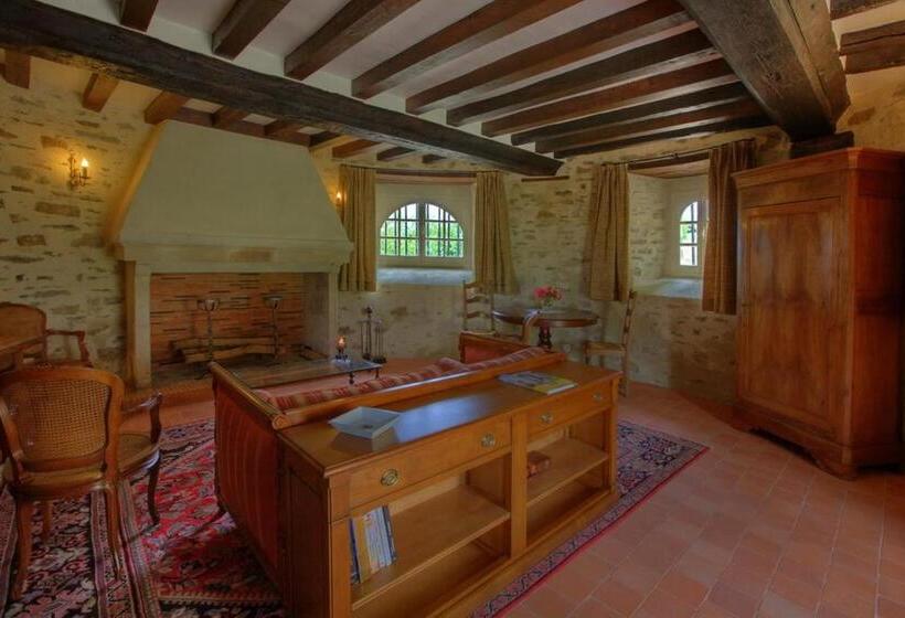 بنسيون Le Château D Hauterives