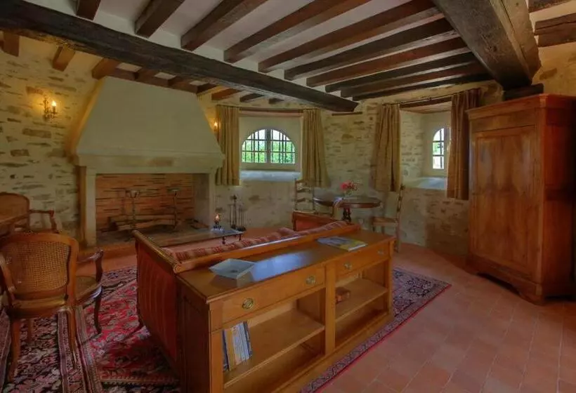 ペンション Le Château D Hauterives