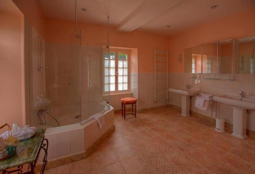 بنسيون Le Château D Hauterives