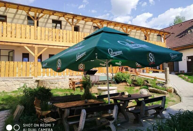 פנסיון Soukromá Rezidence Pohádková Usedlost Lovětín